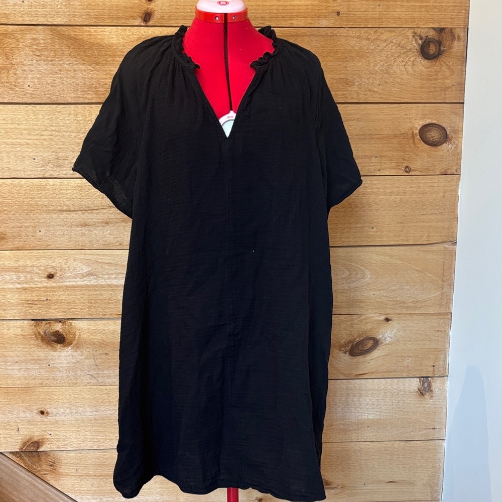Black Short Sleeve V-Neck Tunic Dress